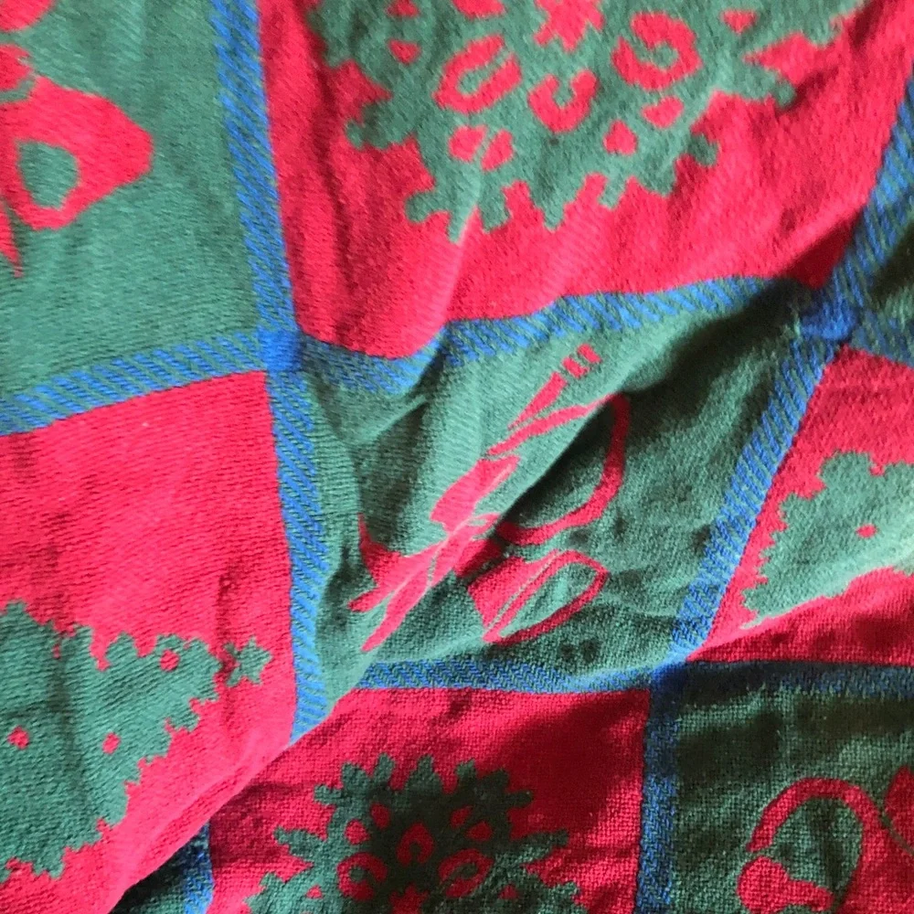 Holiday Throw Blanket - Red & Green Festive Pattern